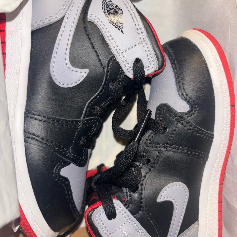 Jordan 1 mid toddler 8c